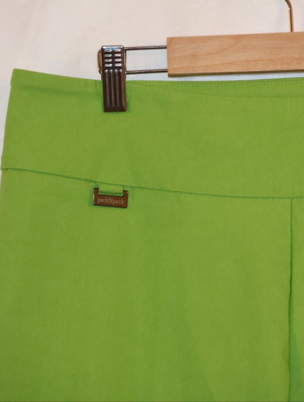 Peck & Peck Lime Green Signature Collection Pull-On Crop Straight Leg Ava Pants. - Picture 2 of 9